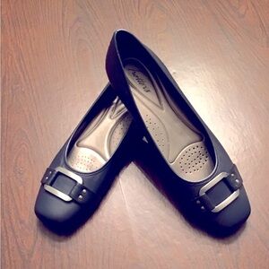 Trotters navy flats